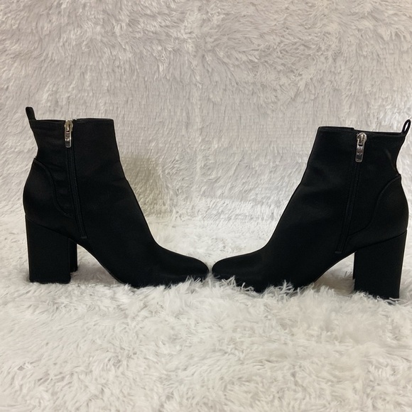 MARC FISHER BLACK SATIN JANIE WOMEN ANKLE BOOTS. SIZE-7 1/2. M. - Picture 4 of 9